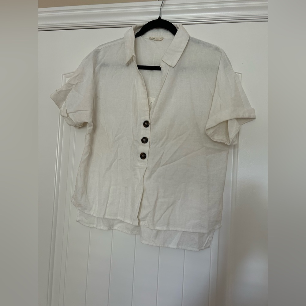 Women’s white linen shirt. Size L.